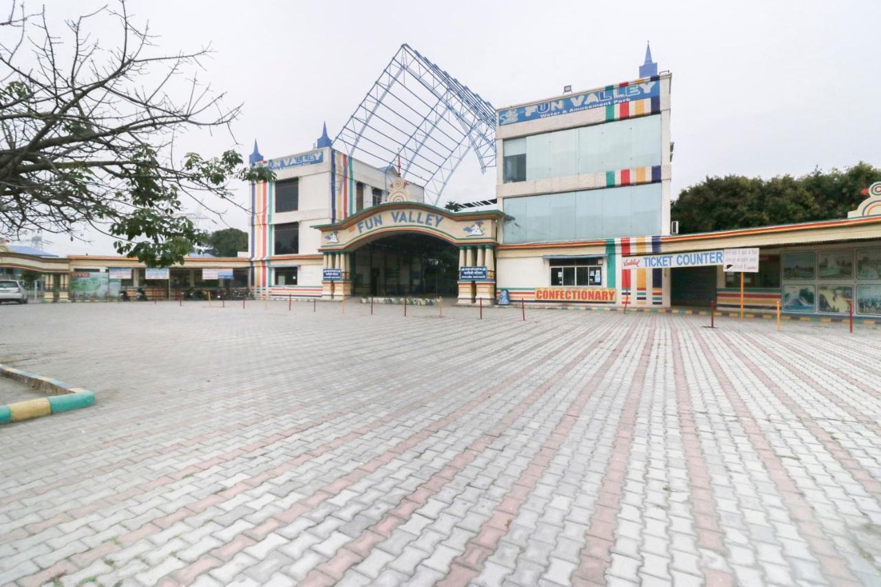Oyo 19862 The Fun Valley Doiwala Exterior photo