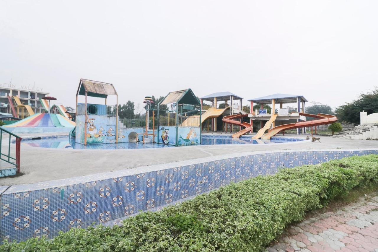 Oyo 19862 The Fun Valley Doiwala Exterior photo